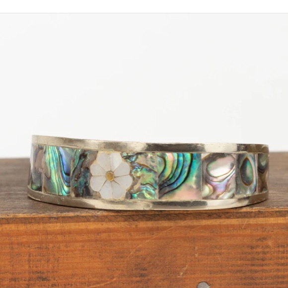 Vintage 70s Alia Abalone and Silver Bracelet with mother of pearl flower - Picture 9 of 14